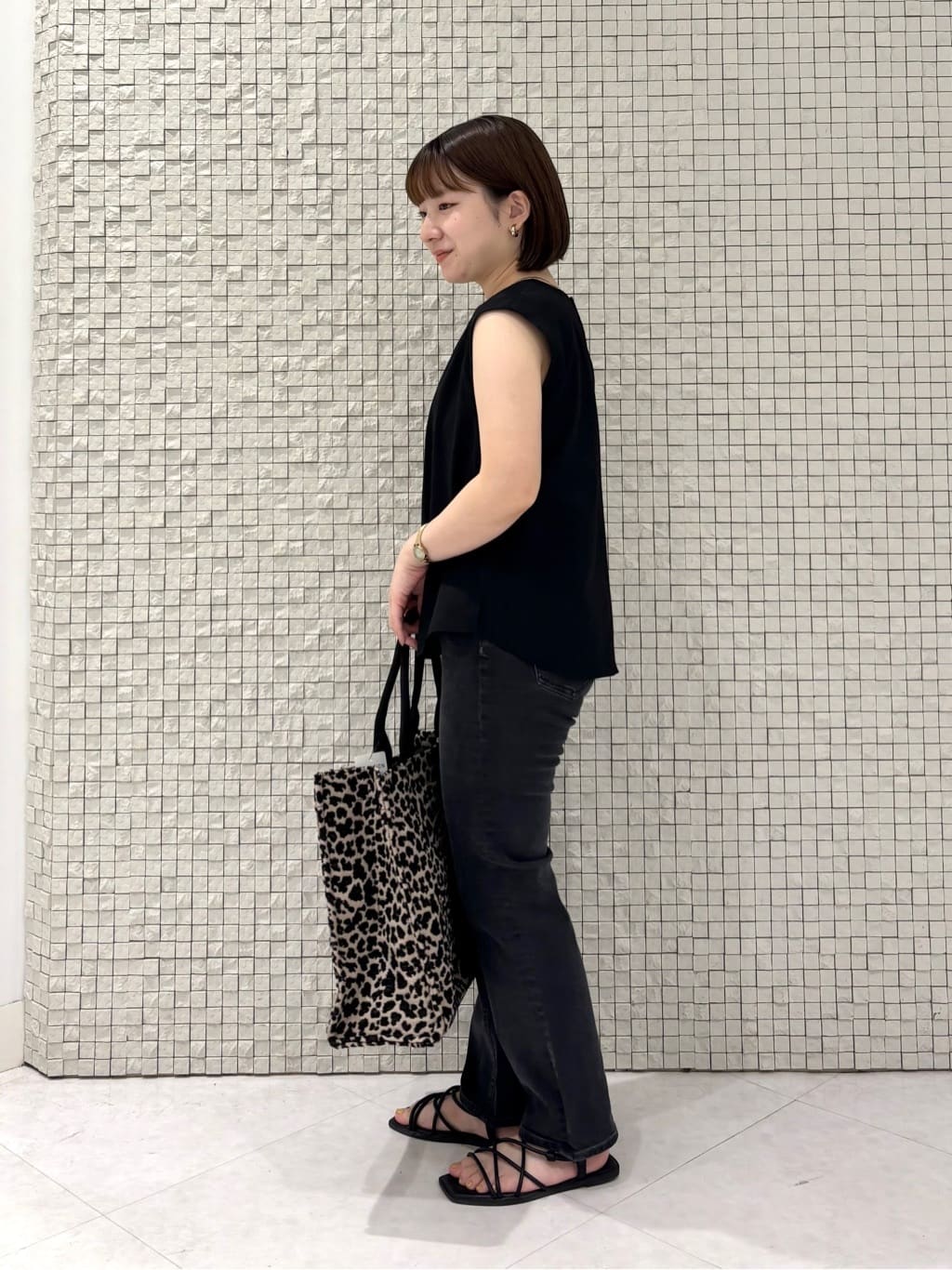 sakuさんの「INDIVI｜【褒められデニム】スリムストレート デニムパンツ」を使ったコーディネート