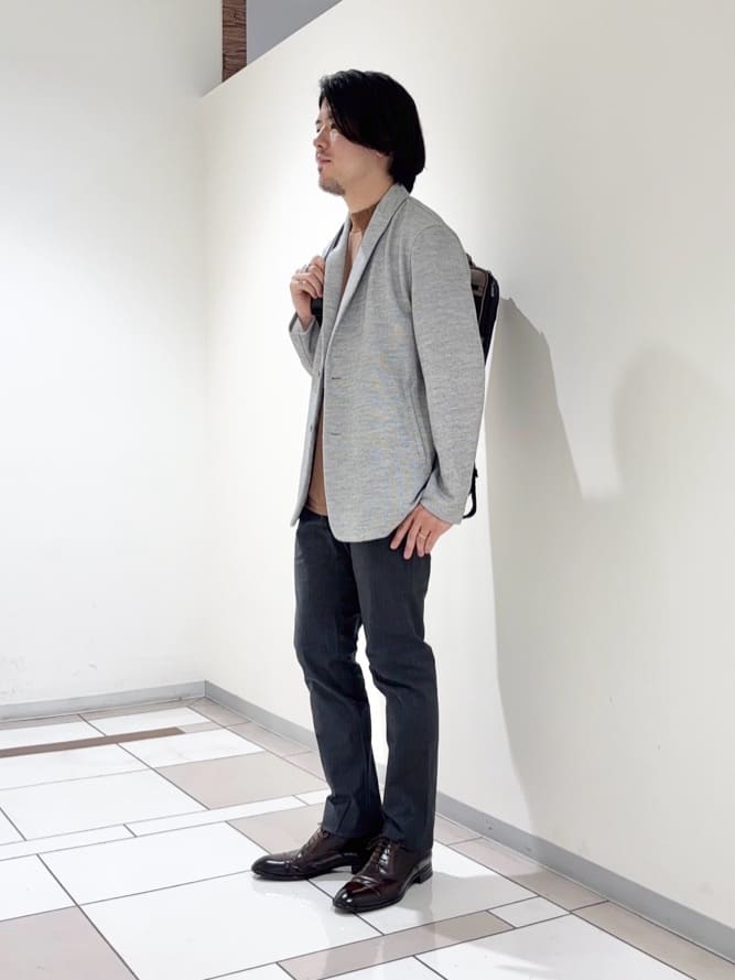 及川さんの「TAKEO KIKUCHI｜【尾州織】ショールカラー カーディガン」を使ったコーディネート