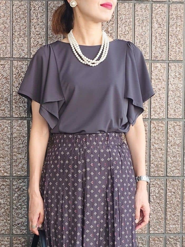 MUTSUKOさんの「UNTITLED｜【きれいめ／接触冷感／日本製】ハンカチスリーブプルオーバー」を使ったコーディネート