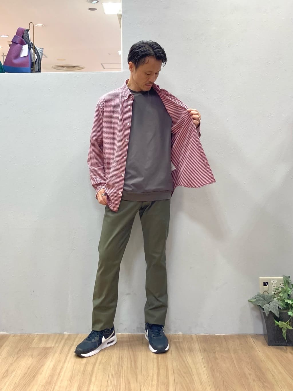 シュンさんの「TAKEO KIKUCHI｜【抗菌防臭/シーズンレス】シアサッカーギンガムチェック ストレッチシャツ」を使ったコーディネート