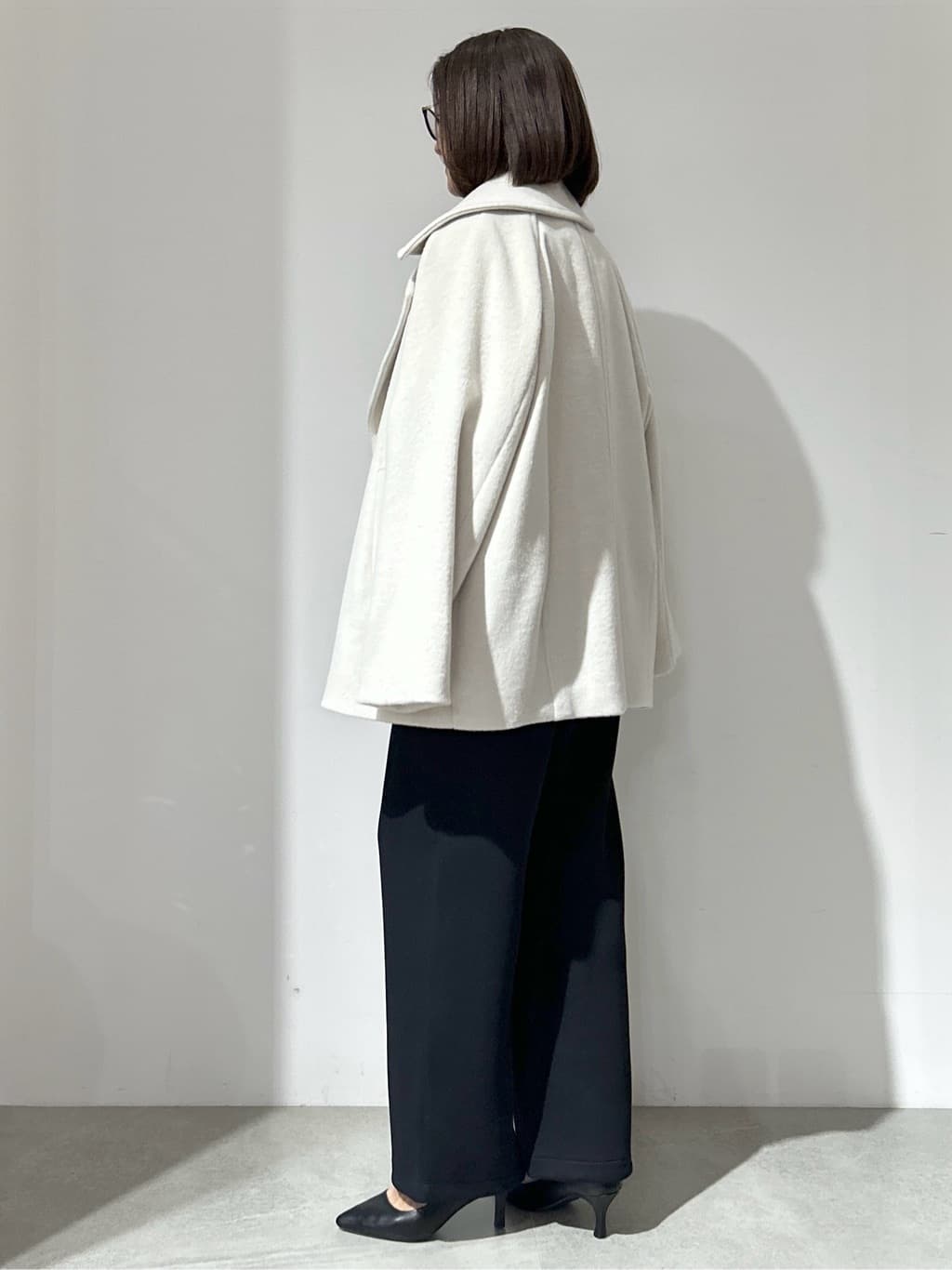NAKAさんの「OPAQUE.CLIP｜カシミヤブレンドウールミドルピーコート」を使ったコーディネート