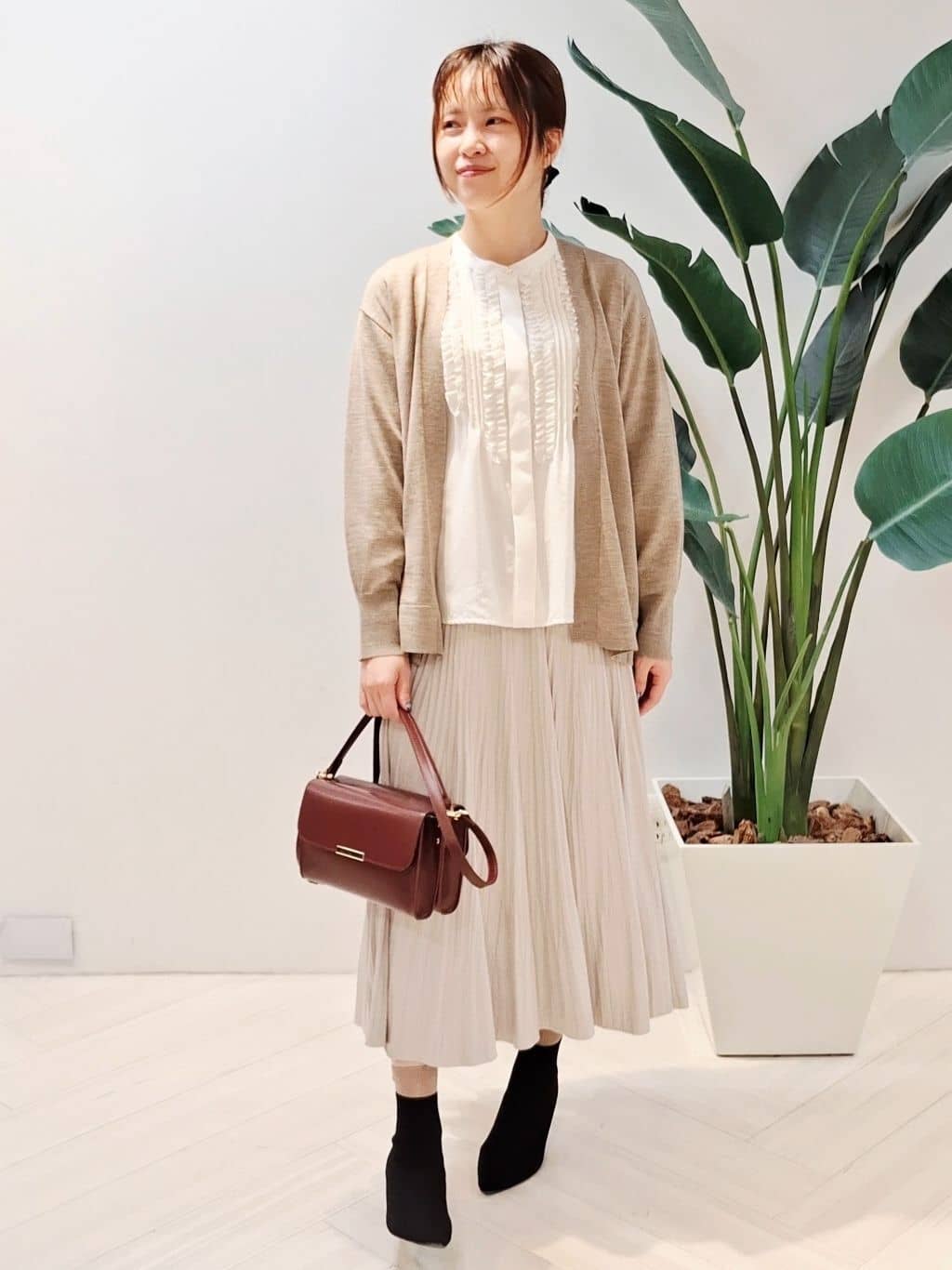 YuKaRiさんの「UNTITLED｜【アンサンブル可/洗える/ボタンなし】シルクウールカシミヤ 着流しカーディガン」を使ったコーディネート
