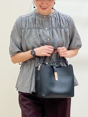 Keiさんの「grove｜【二の腕/体型カバー】メリハリシルエットが叶うシャーリングブラウス」を使ったコーディネート