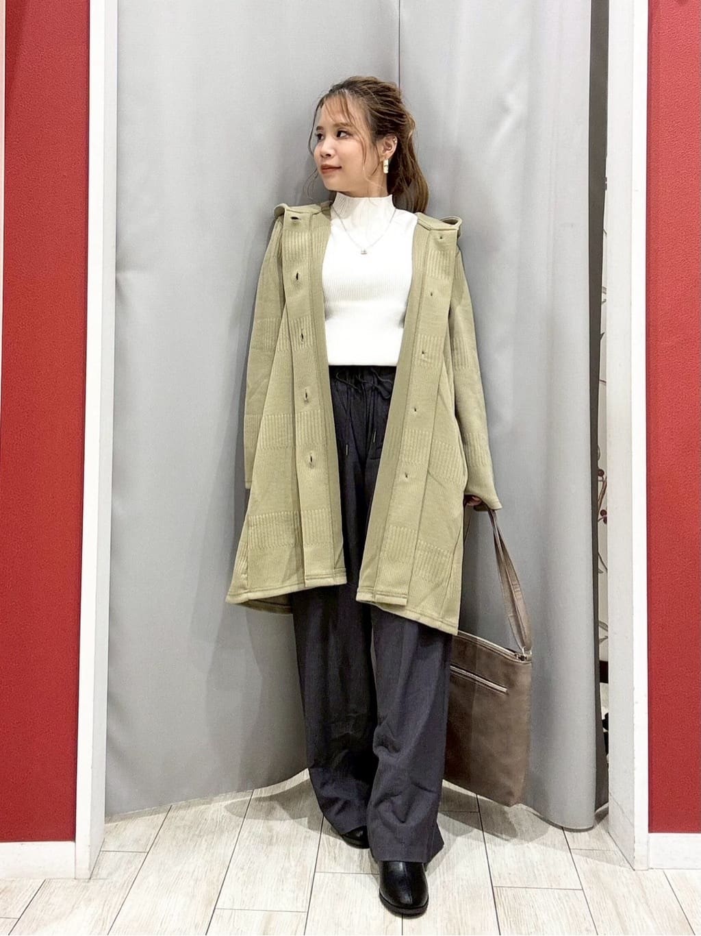shioさんの「SHOO･LA･RUE｜【S-LL】程よくゆったりな 柔らかデニムテーパードパンツ」を使ったコーディネート