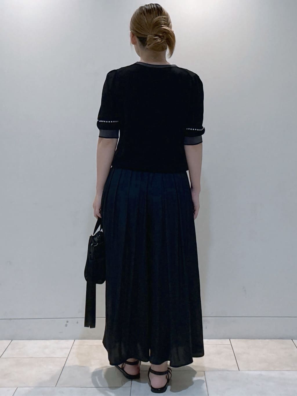 S&auml;K&iuml;さんの「Reflect｜【WEB先行カラーあり／手洗い可／アンサンブル可】バイカラー五分袖ニット」を使ったコーディネート