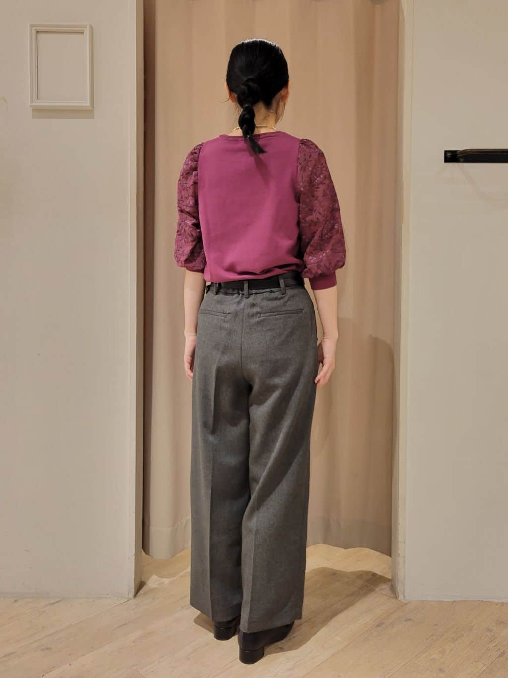 いそさんの「grove｜【二の腕カバー】繊細さと上品さをまとう袖刺繍プルオーバーニット」を使ったコーディネート
