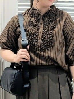 ayakaさんの「Dessin｜【洗える】フリルバンドカラー五分袖ブラウス」を使ったコーディネート