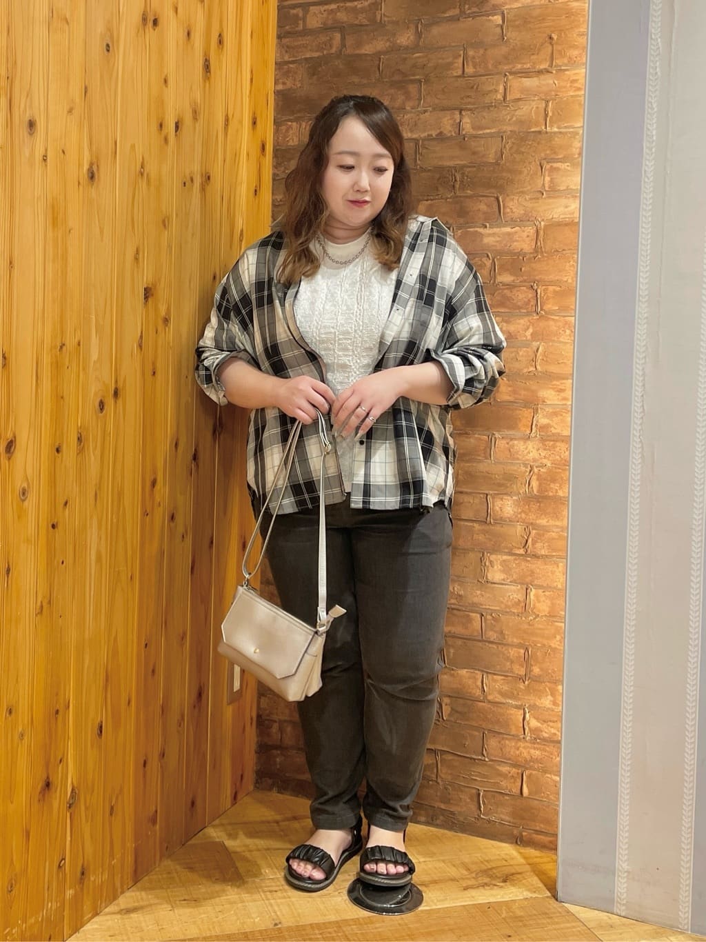 Risaさんの「SHOO･LA･RUE｜【洗濯機可/S-LL】程よい抜け感 大人のチェックシャツ」を使ったコーディネート