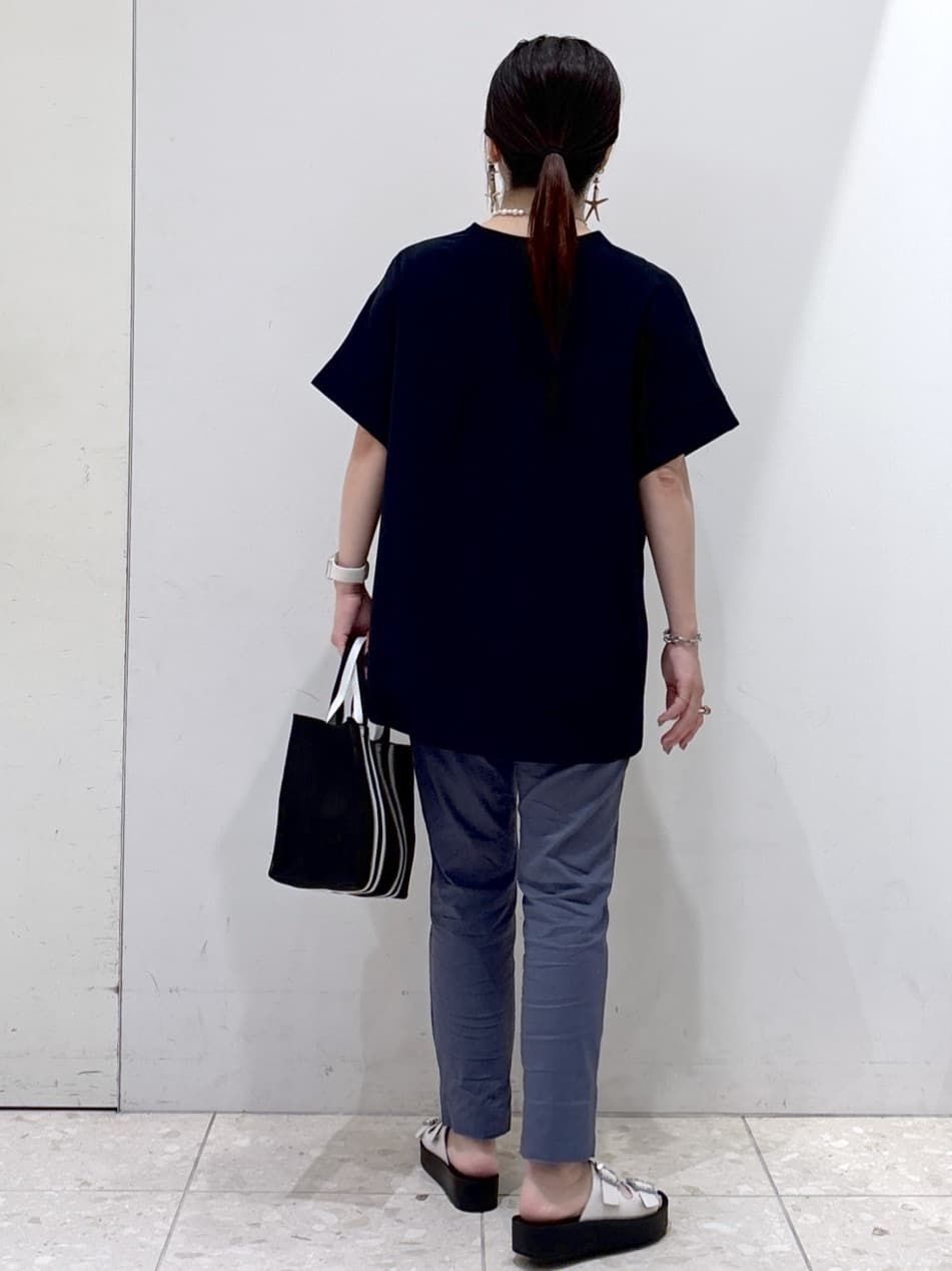 mameさんの「OPAQUE.CLIP｜《5色展開／SS-LLサイズ》スキッパー金ボタンブラウス／セットアップ対応【防シワ／ストレッチ／洗濯」を使ったコーディネート