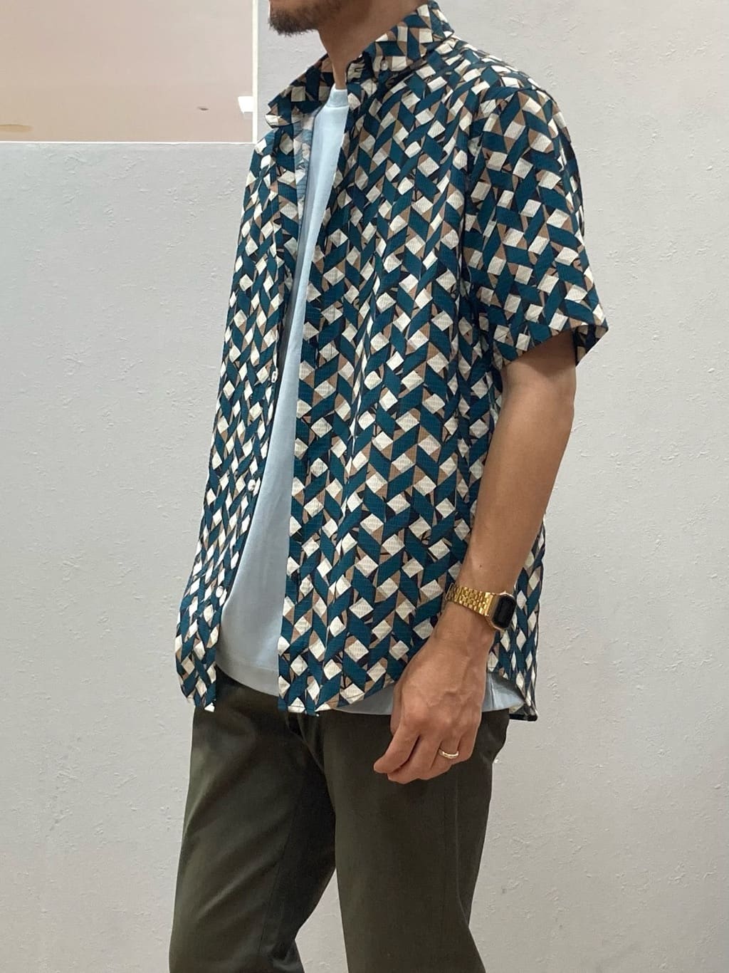 シュンさんの「TAKEO KIKUCHI｜【COOL CITY WEAR】籠目アート柄 サッカーシャツ /通気性」を使ったコーディネート