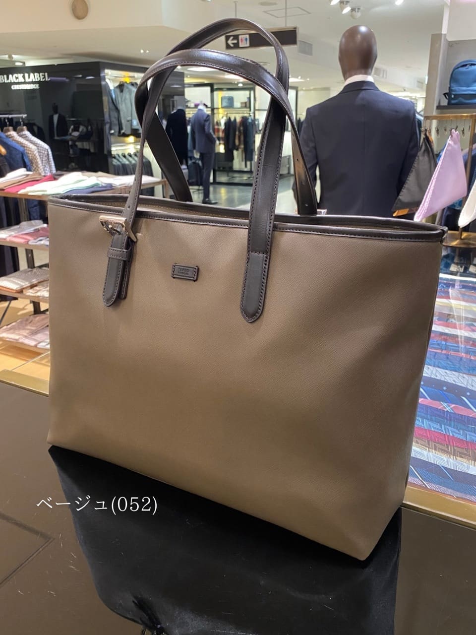 小南大和さんの「TAKEO KIKUCHI｜コーデュラ（R） コーティング トートバッグ」を使ったコーディネート