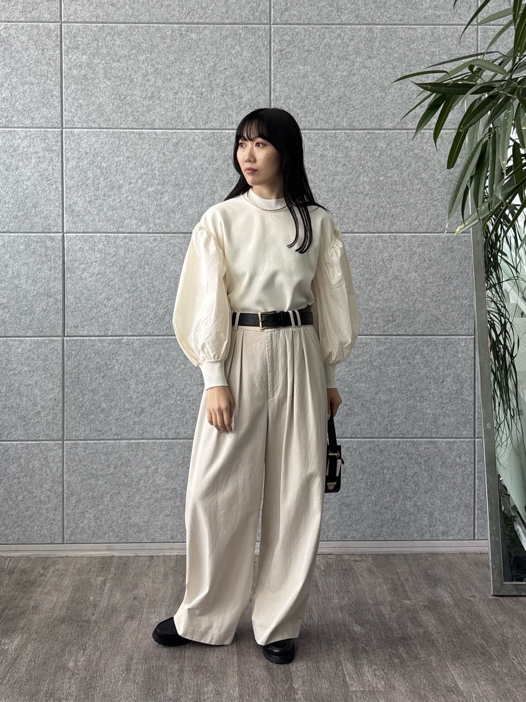 rinaさんの「INDIVI｜【MILLELA FIRENZE】ショルダームーンバッグ」を使ったコーディネート