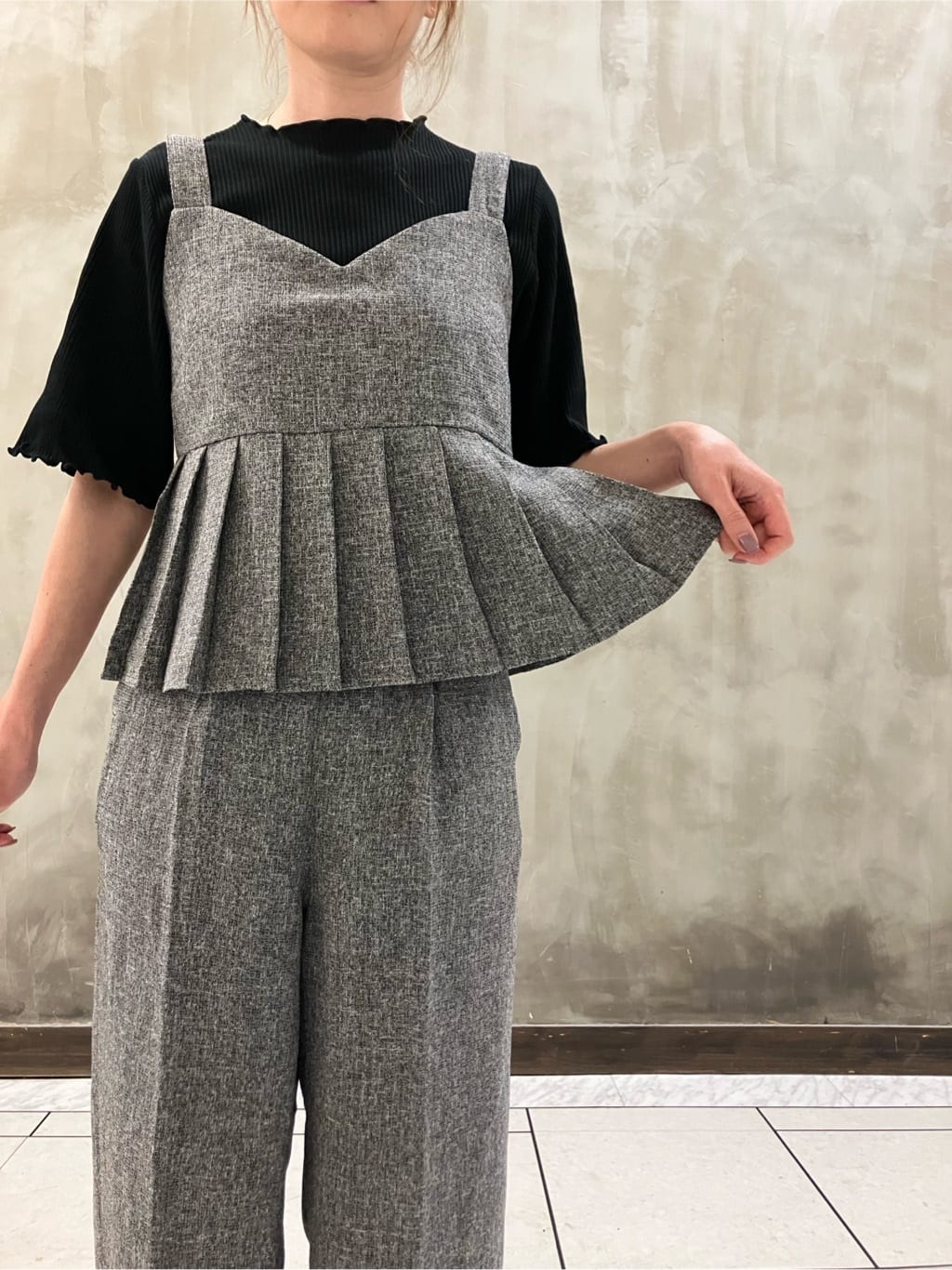 kozuさんの「grove｜【2点SET/体型カバー】夏から秋まで着まわせる！プリーツビスチェセットアップ」を使ったコーディネート