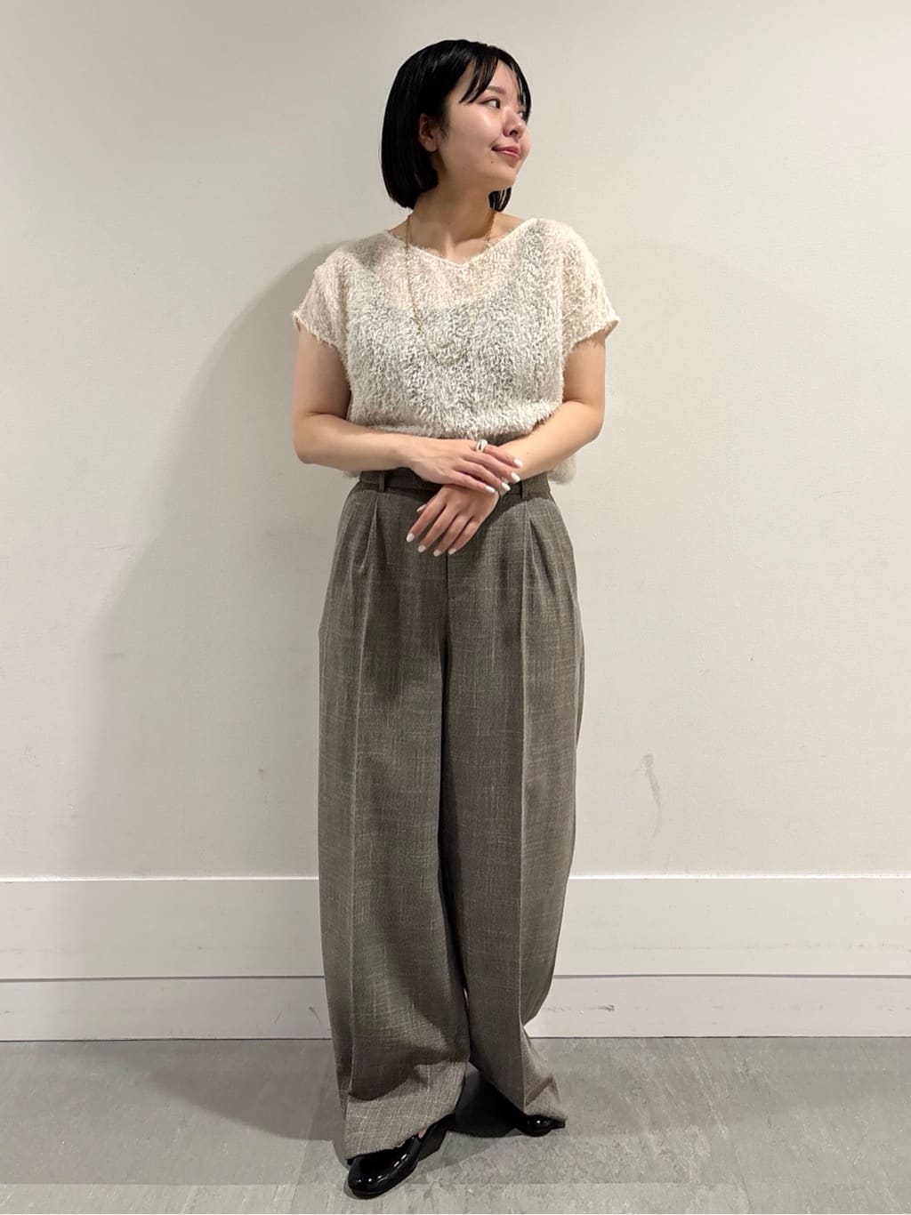 モエカさんの「UNTITLED｜【セットアップ可/洗える】フェザーフレンチスリーブブラウス」を使ったコーディネート