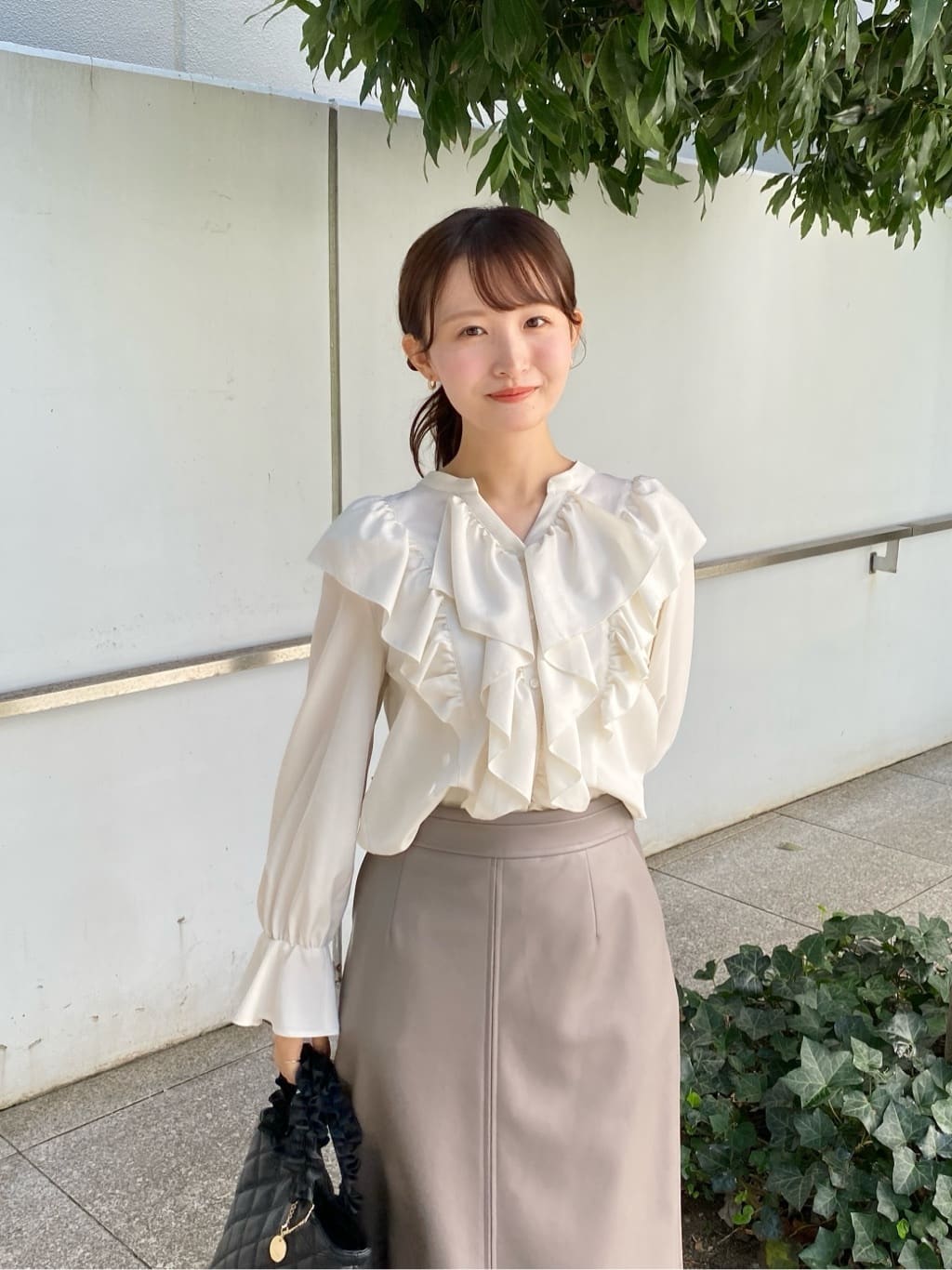 みさかさんの「index｜フリルデザインスキッパーブラウス【洗濯機OK／イージーアイロン】」を使ったコーディネート