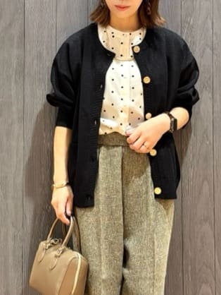 meiさんの「SHOO･LA･RUE｜【無地/ドット柄】お袖フリルが華やぐ きれいめブラウス」を使ったコーディネート