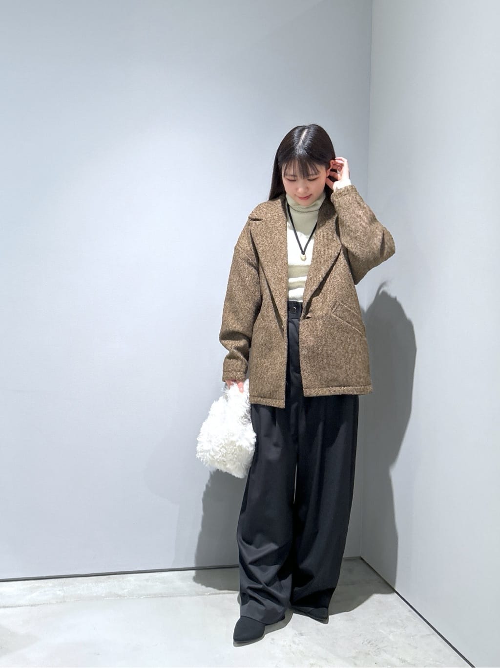 Renoさんの「INDIVI｜シャインテーパードサロペット」を使ったコーディネート
