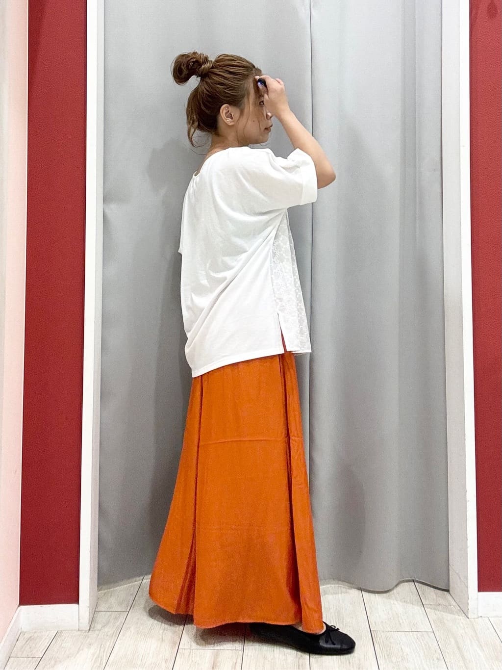 shioさんの「SHOO･LA･RUE｜【S-LL/裏地ひんやり】スカート見えで上品に マットサテンスカーチョ」を使ったコーディネート