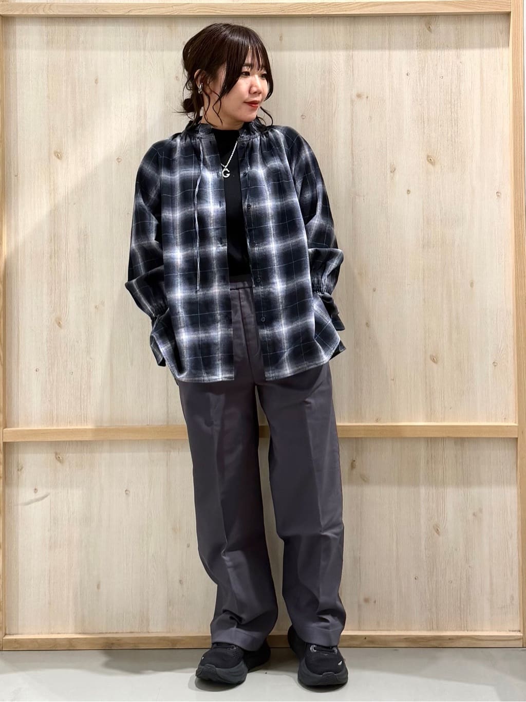 nanaさんの「THE SHOP TK｜起毛オンブレフリルブラウス」を使ったコーディネート