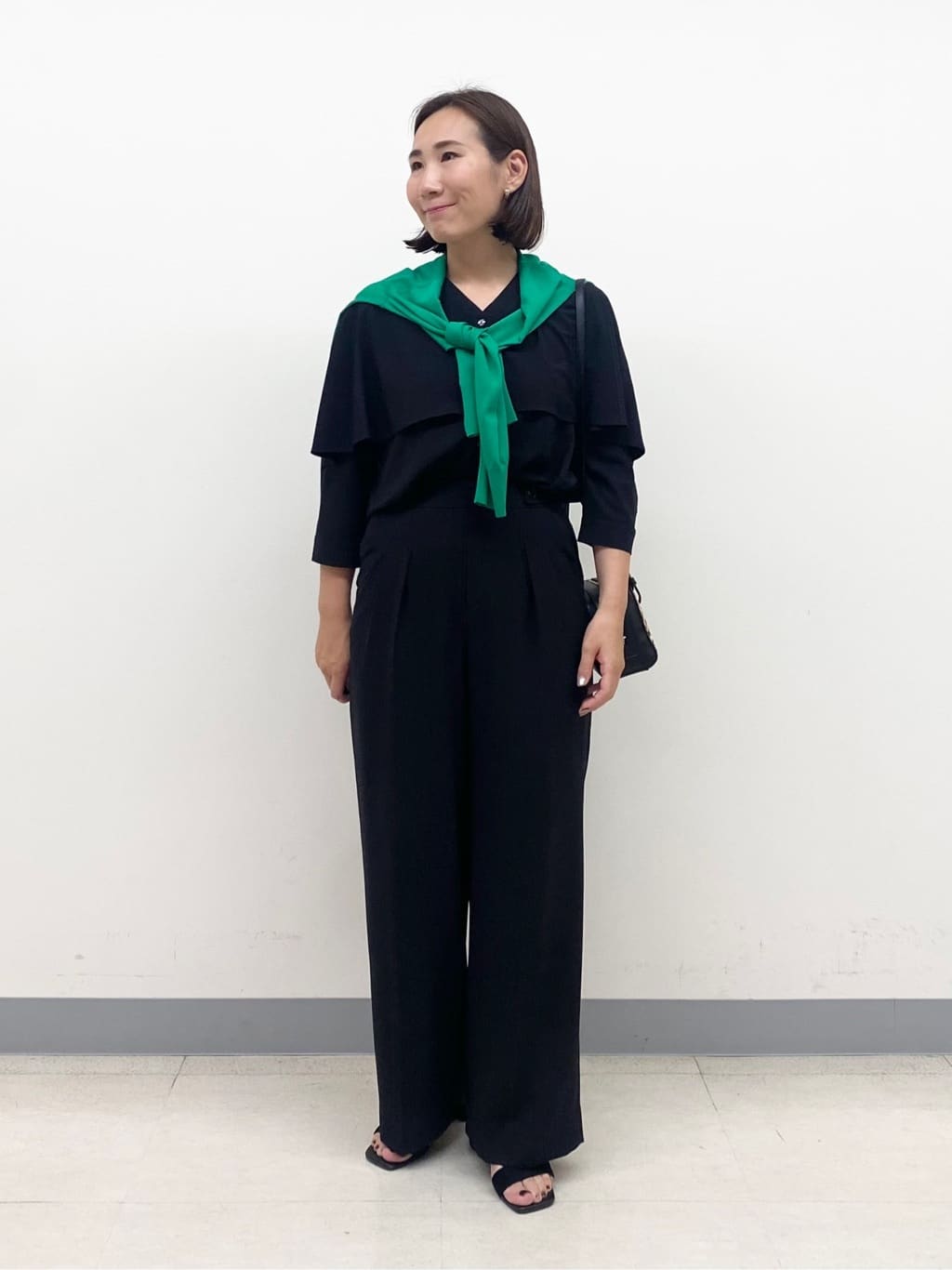 YUKARIさんの「INDIVI｜【羽織りとしても活躍！】ケープカラーブラウス」を使ったコーディネート