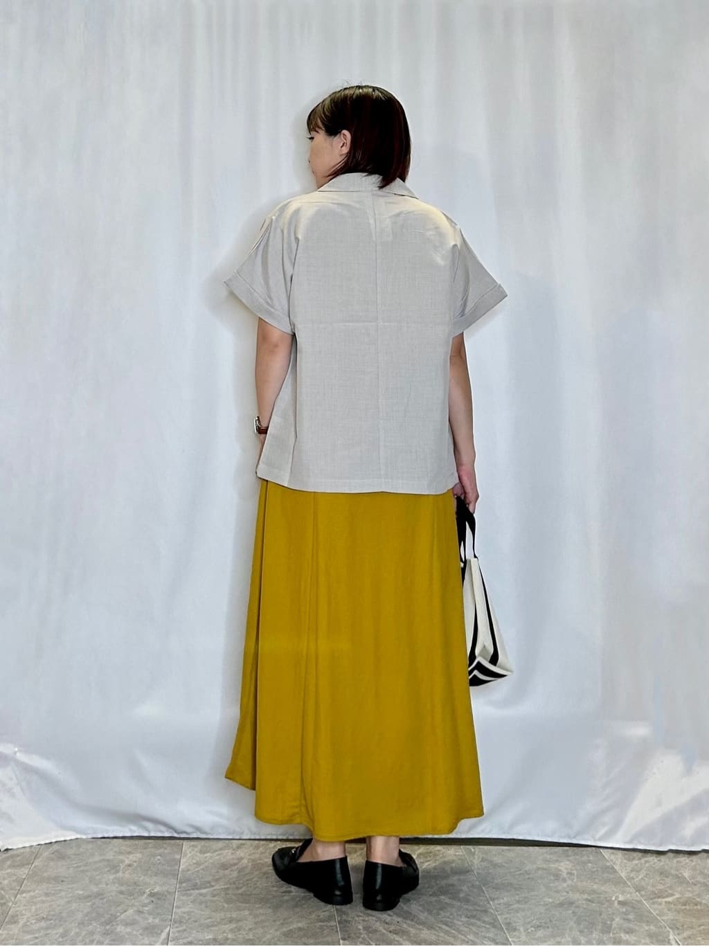 ネリさんの「SHOO･LA･RUE｜【S-LL/ひんやり】切替ラインですっきりと 1枚で着られるロングワンピース」を使ったコーディネート