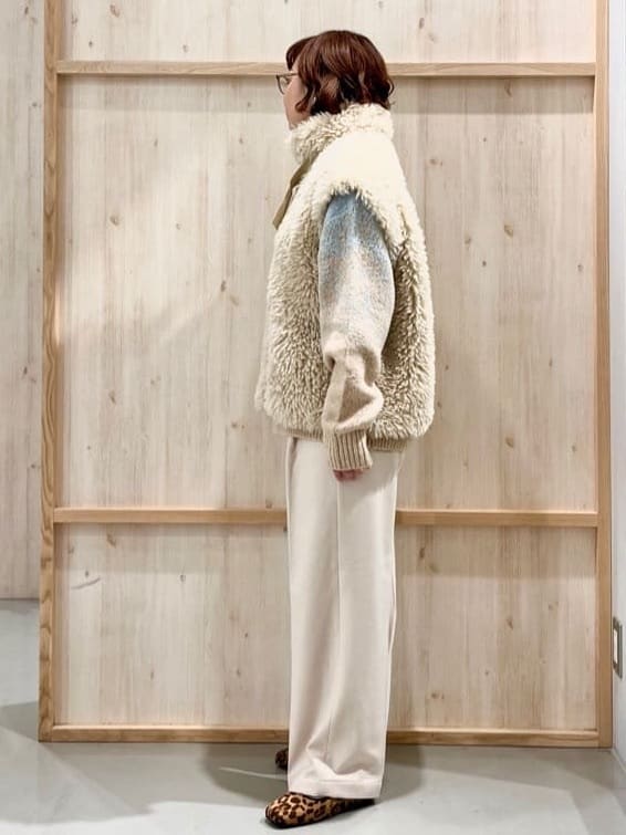nakoさんの「THE SHOP TK｜プラスするだけでこなれ見え ボアベスト」を使ったコーディネート