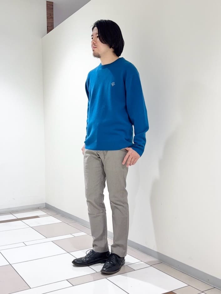 及川さんの「TAKEO KIKUCHI｜【Air Palette Knit】ワンポイント カラーニット プルオーバー」を使ったコーディネート