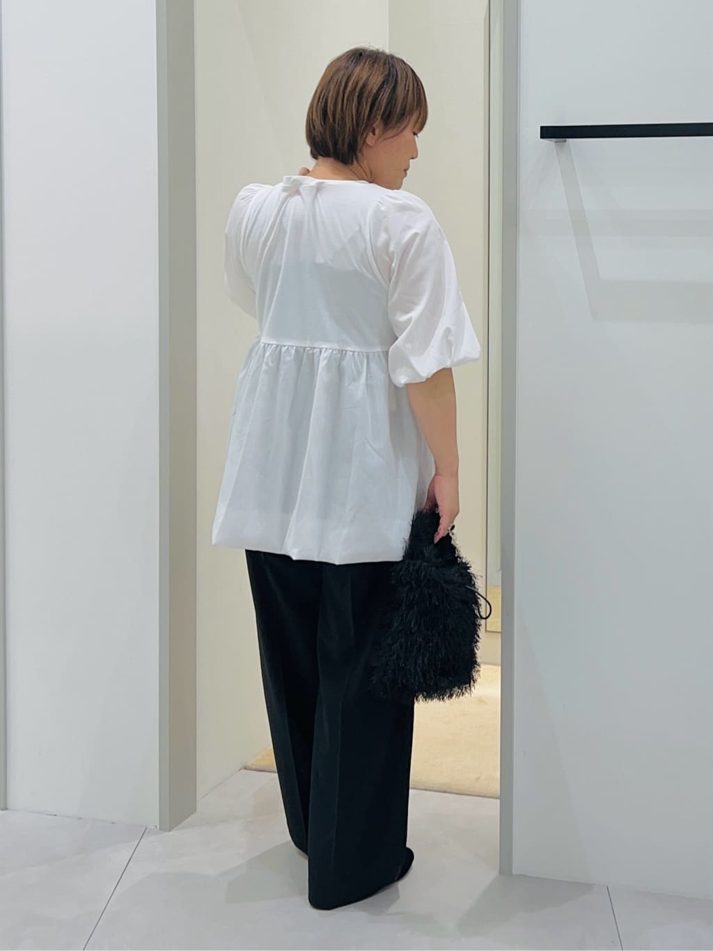 タナさんの「THE SHOP TK｜バルーンスリーブペプラムチュニック【洗える】」を使ったコーディネート
