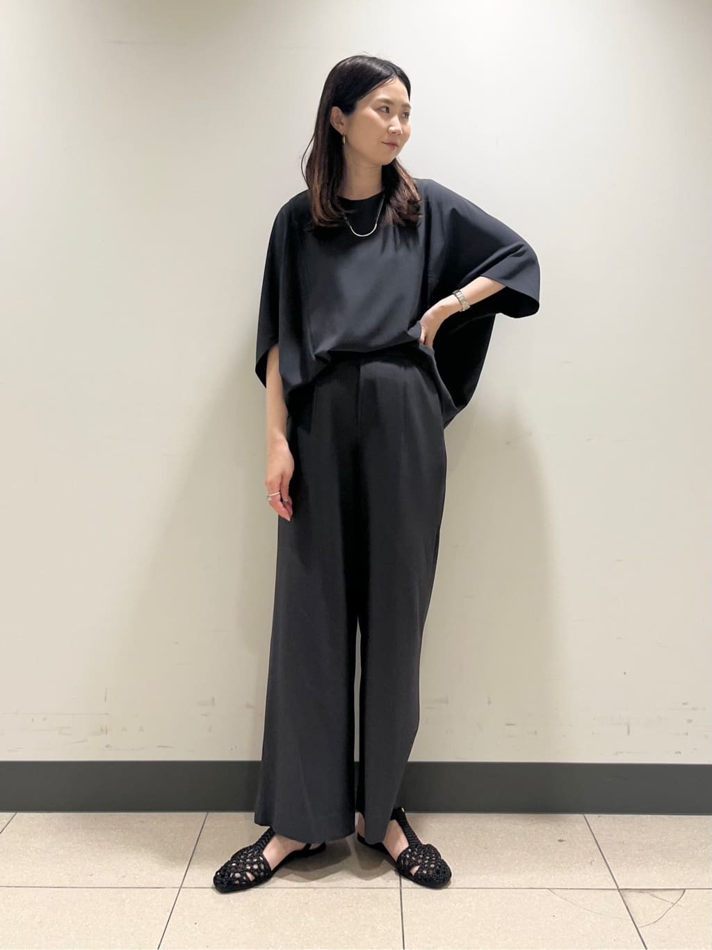 shokoさんの「INDIVI｜【UVケア／SETUP可能】エアリージョーゼット ワイドパンツ」を使ったコーディネート