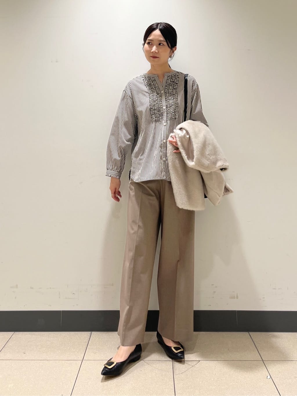 shokoさんの「INDIVI｜【洗える】胸元タックフリル長袖ブラウス」を使ったコーディネート