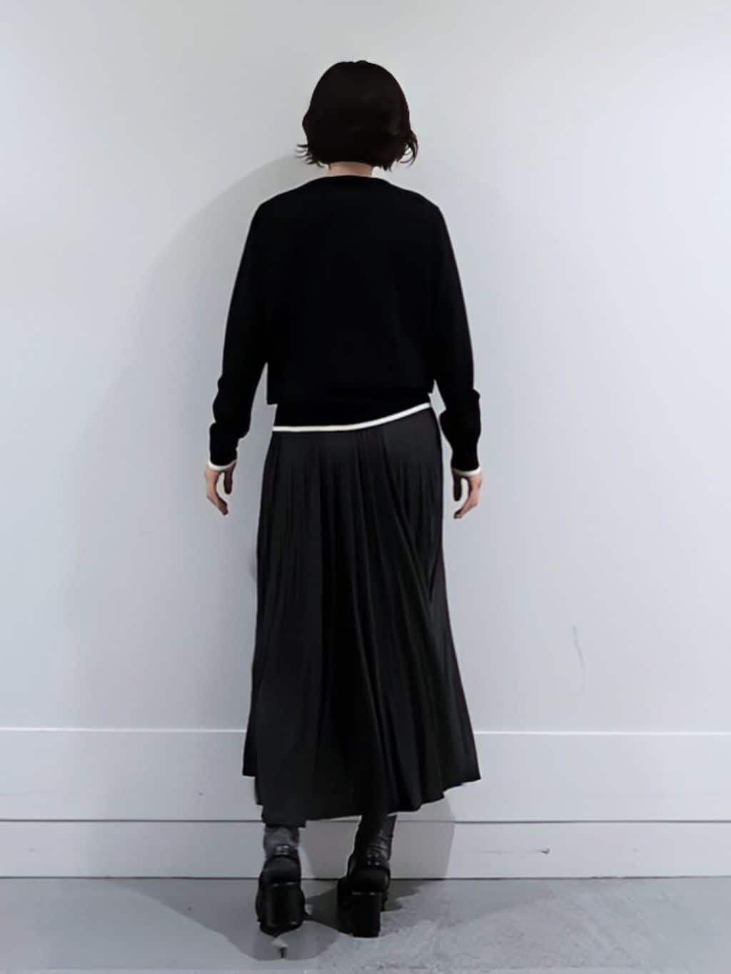 ミズタさんの「UNTITLED｜【アンサンブル可/薄手】ベーシッククルーネックカーディガン」を使ったコーディネート