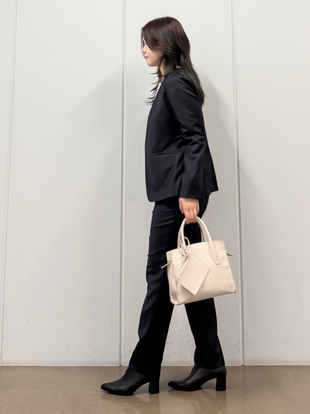 mizukiさんの「INDIVI｜【ウール混ラメ素材】Vネック煌めきニット」を使ったコーディネート