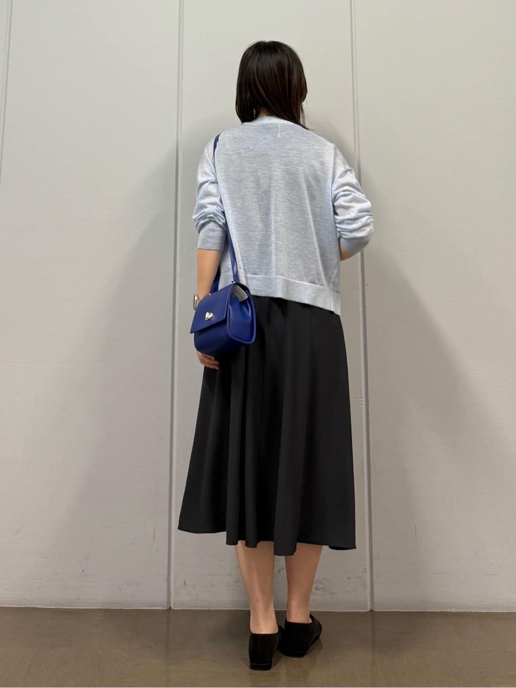 mizukiさんの「INDIVI｜【程よいシアー素材/洗える】バイカラーラメカーディガン」を使ったコーディネート