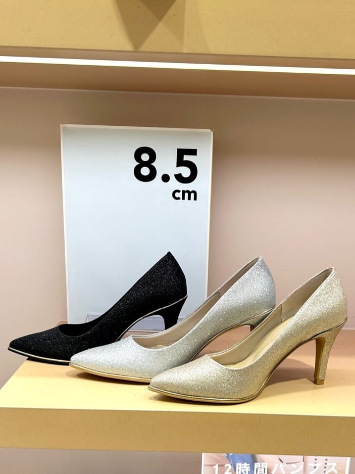 しおりんさんの「ESPERANZA｜◆【12時間パンプス】約8.5㎝／ラメ素材　歩きやすくて疲れにくい」を使ったコーディネート