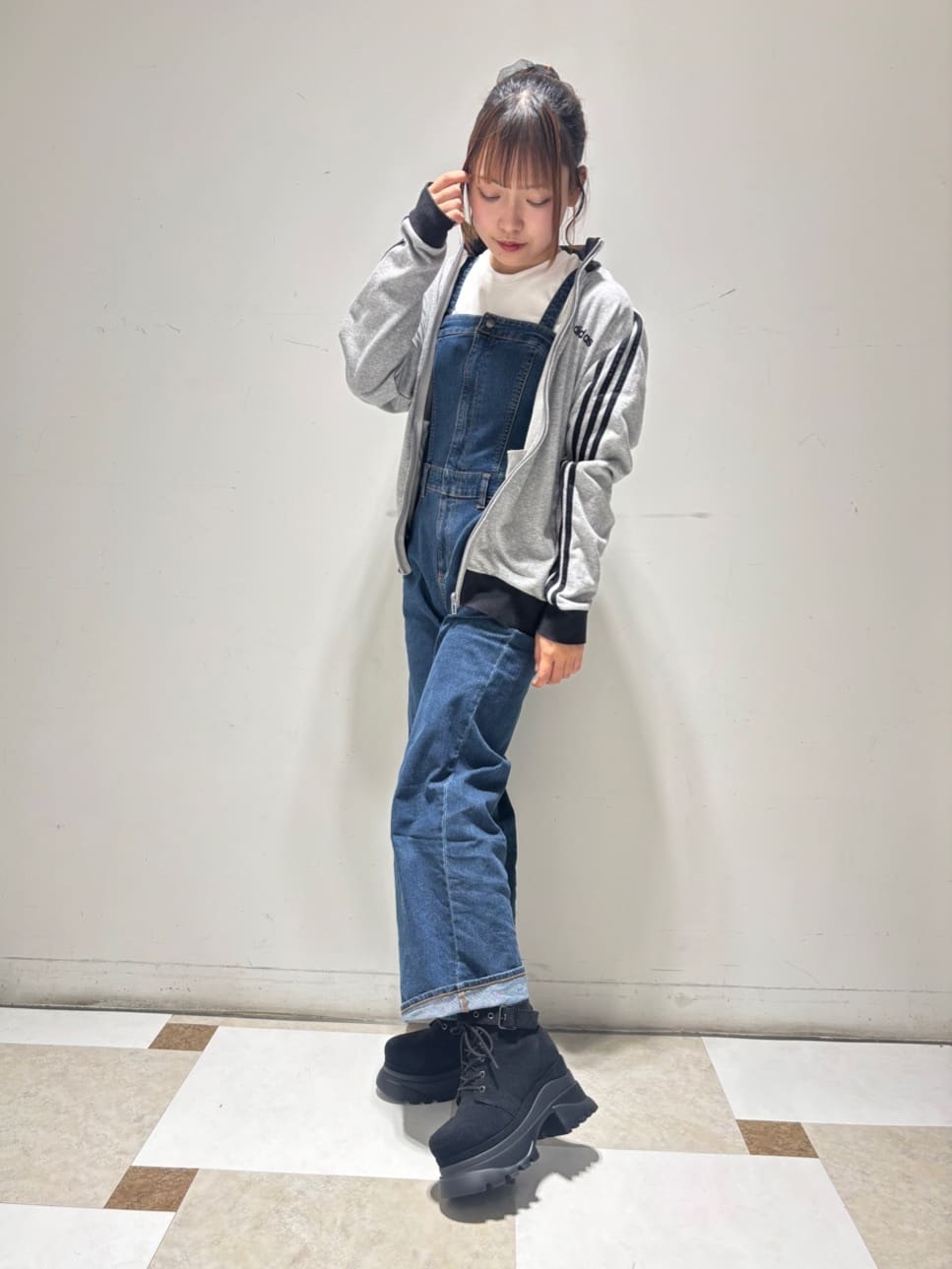 せらら⭐️さんの「ESPERANZA｜レースアップバックル厚底ブーツ」を使ったコーディネート