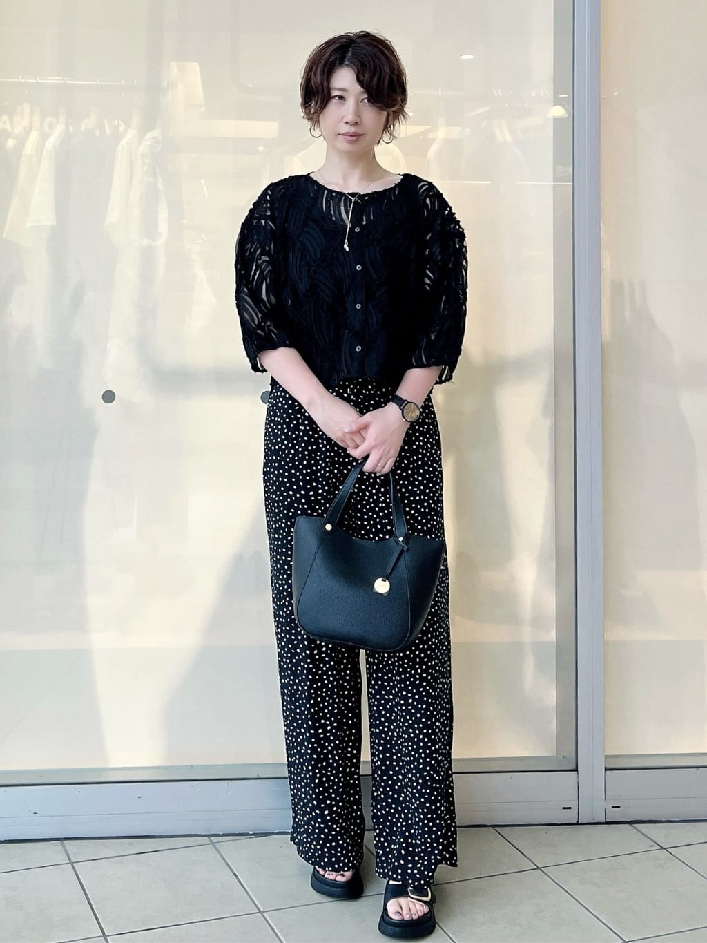 yo-koさんの「OPAQUE.CLIP｜シアー刺繍レース前開きブラウス【洗濯機洗い可】」を使ったコーディネート