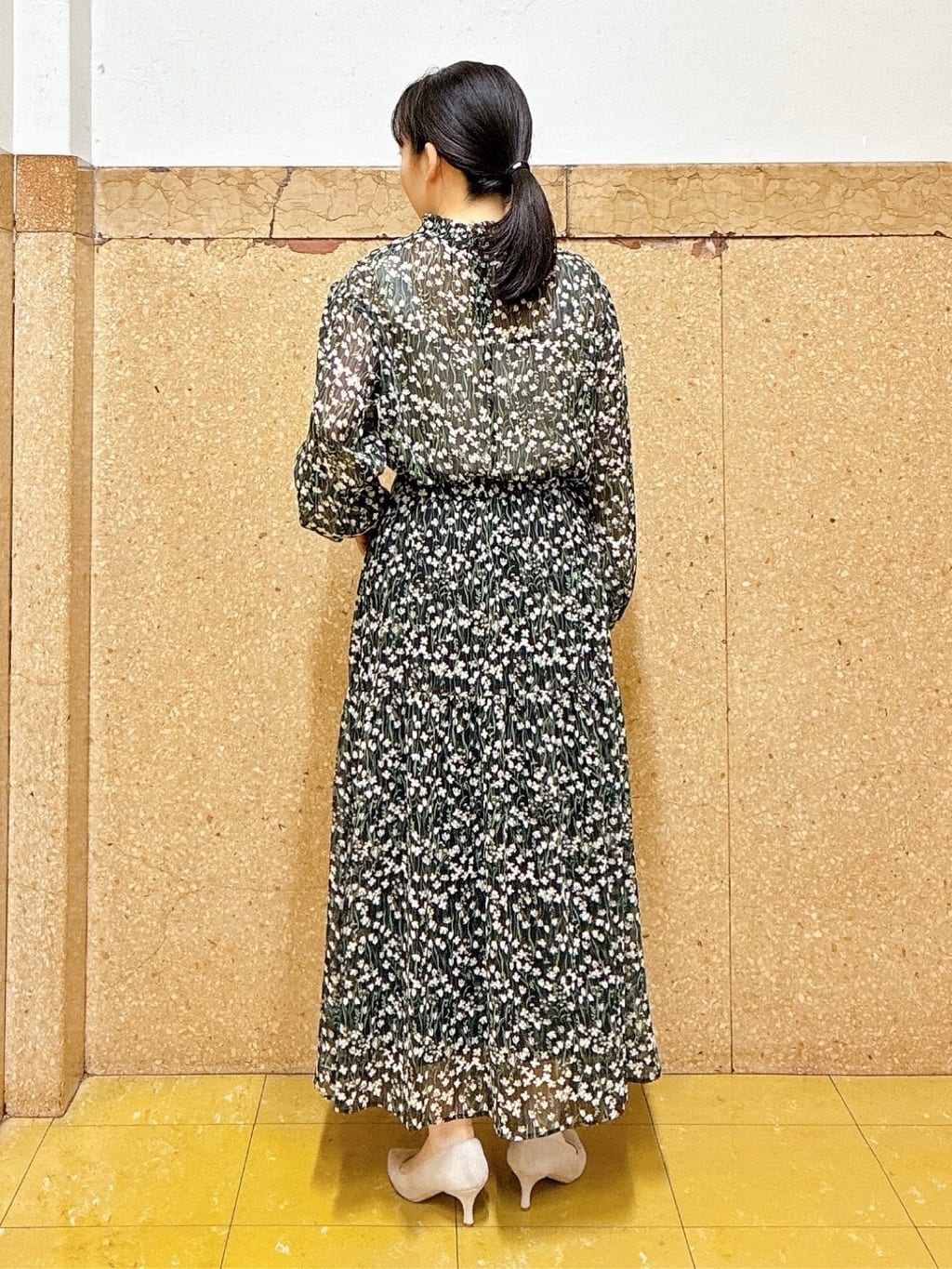 hattoriさんの「INDIVI｜【秋映え柄/セットアップ可能】フラワーシフォンブラウス」を使ったコーディネート