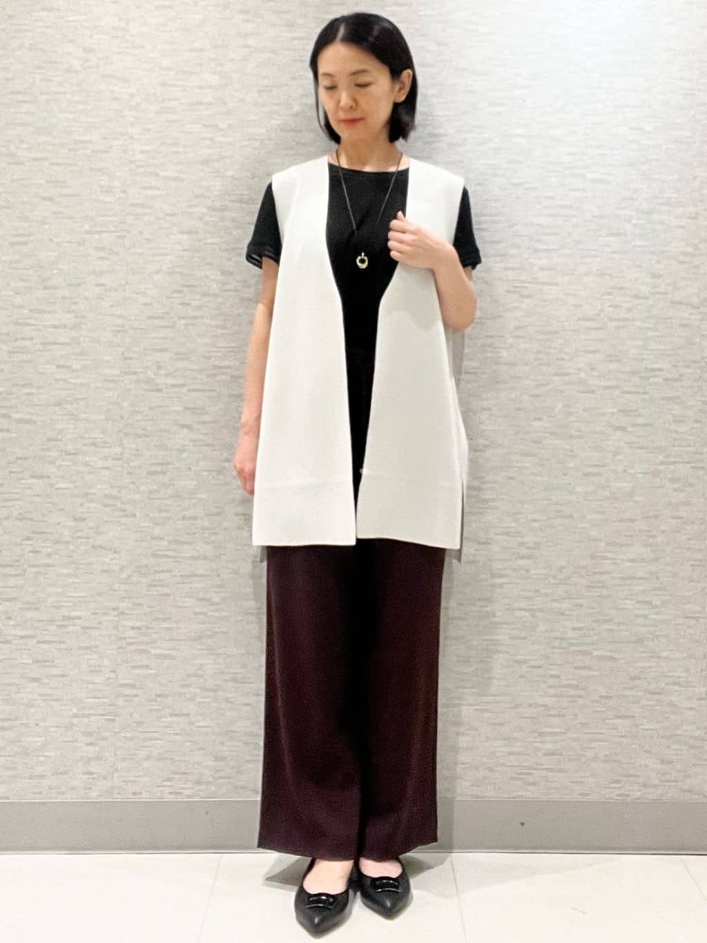 marikoさんの「Reflect｜ドライタッチニットベスト」を使ったコーディネート