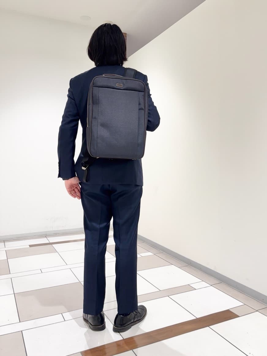 及川さんの「TAKEO KIKUCHI｜【Three by Three】シャイニーシャークピンヘッド スーツ/3ピース対応可」を使ったコーディネート