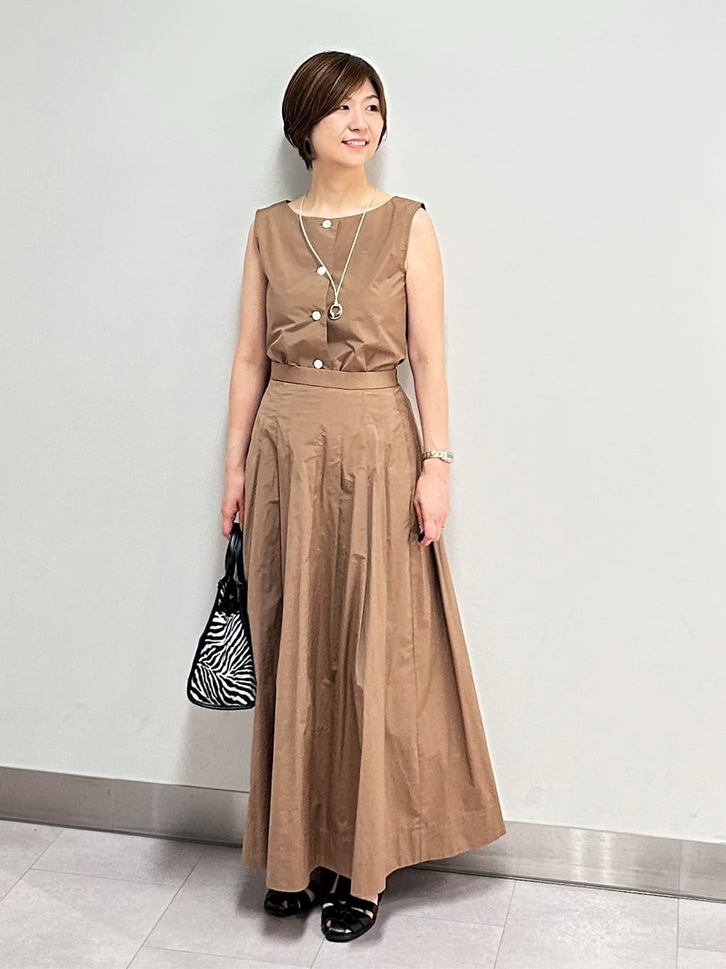 みなこさんの「UNTITLED｜【2WAY/セットアップ可/ノースリーブ/前ボタン】ファブリカブラウス」を使ったコーディネート