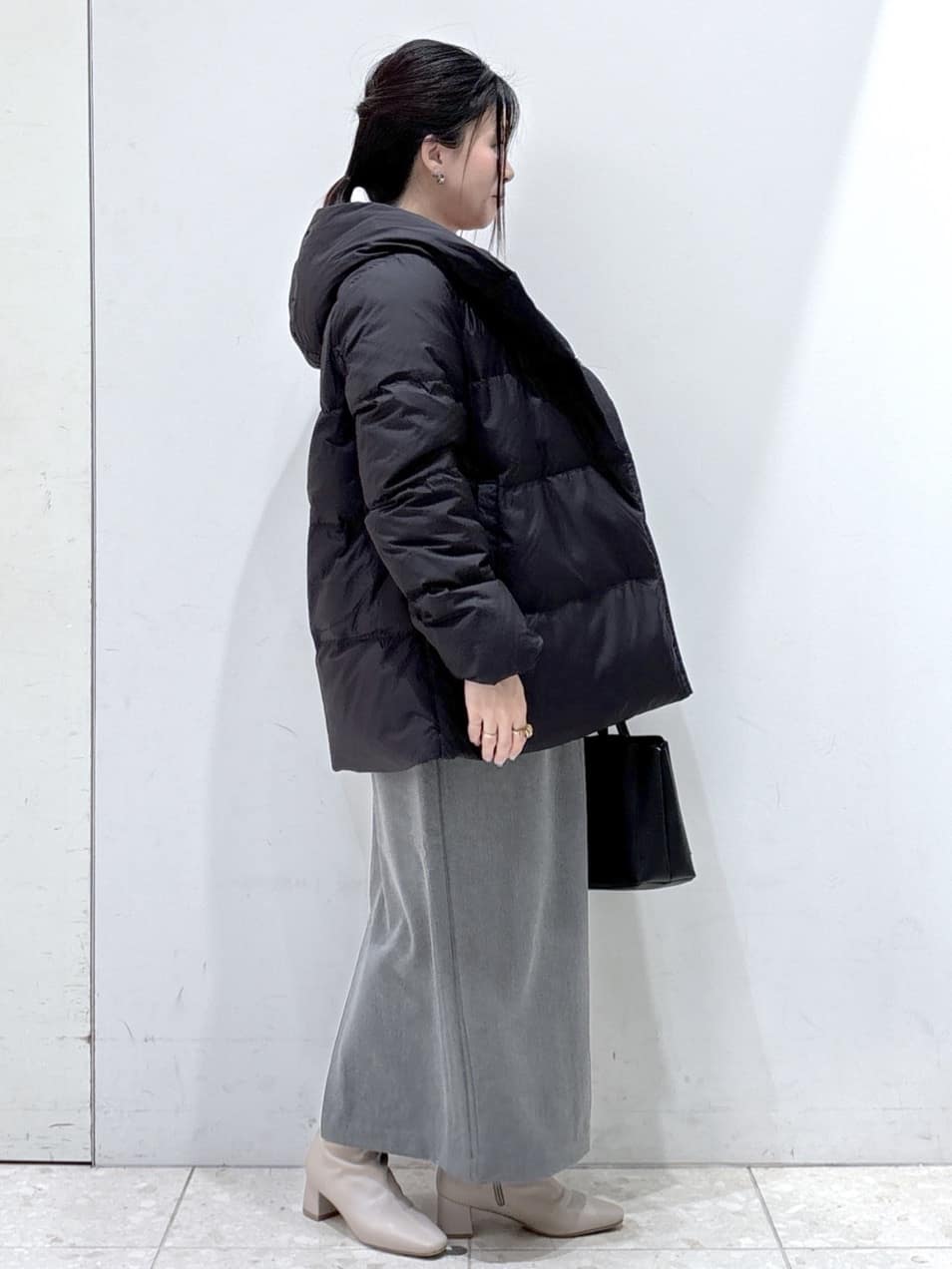 mameさんの「OPAQUE.CLIP｜撥水フードミドルダウンコート【防風／抗菌防臭／洗濯機OK】《S～LL》」を使ったコーディネート