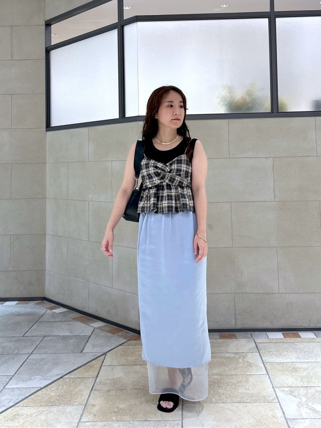 よねさんの「INDIVI｜オンブレチェックビスチェ」を使ったコーディネート