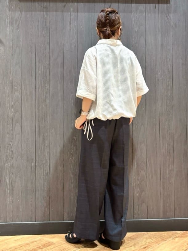 meiさんの「SHOO･LA･RUE｜【S-LL/洗濯後しわになりにくい】ゴールドパーツできれい見え 麻調タックワイドパンツ」を使ったコーディネート