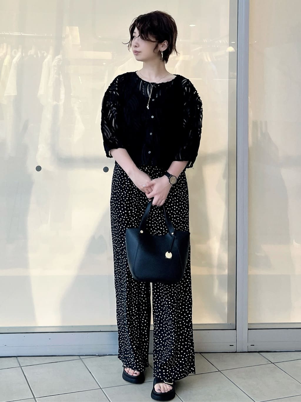 yo-koさんの「OPAQUE.CLIP｜シアー刺繍レース前開きブラウス【洗濯機洗い可】」を使ったコーディネート