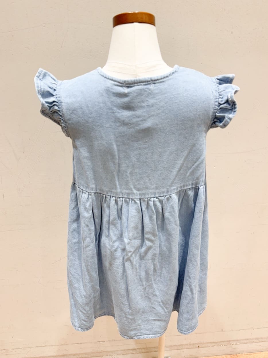 Takayaさんの「SHOO･LA･RUE｜【100-150cm/ひんやり】ハートボタンデニムワンピース」を使ったコーディネート