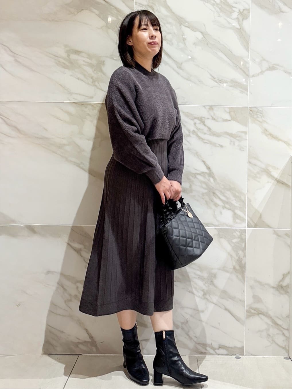 マキさんの「index｜ラメフェザープルオーバーセット ニットワンピース【洗濯機OK】《XS～LL》」を使ったコーディネート