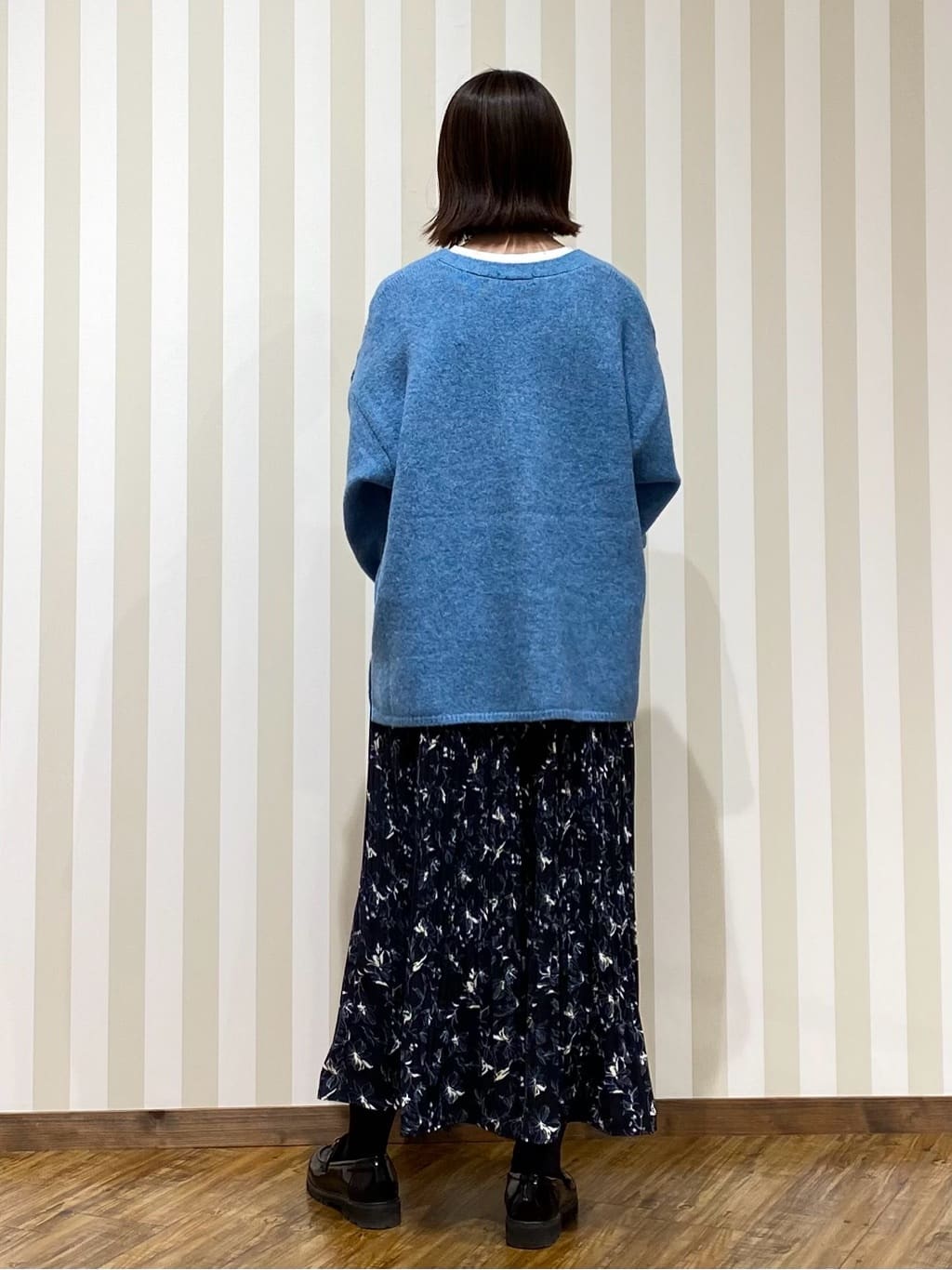 SAOさんの「SHOO･LA･RUE｜【洗濯機可】ふわっと軽く羽織れる オーバーサイズカーディガン」を使ったコーディネート