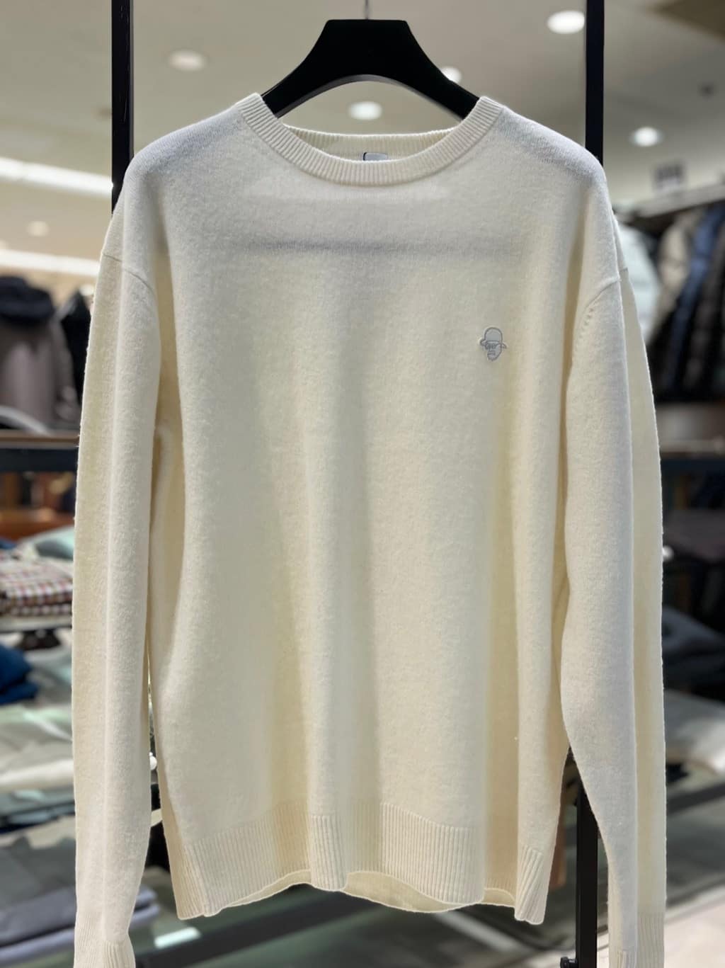 uedaさんの「TAKEO KIKUCHI｜【Air Palette Knit】ワンポイント カラーニット プルオーバー」を使ったコーディネート