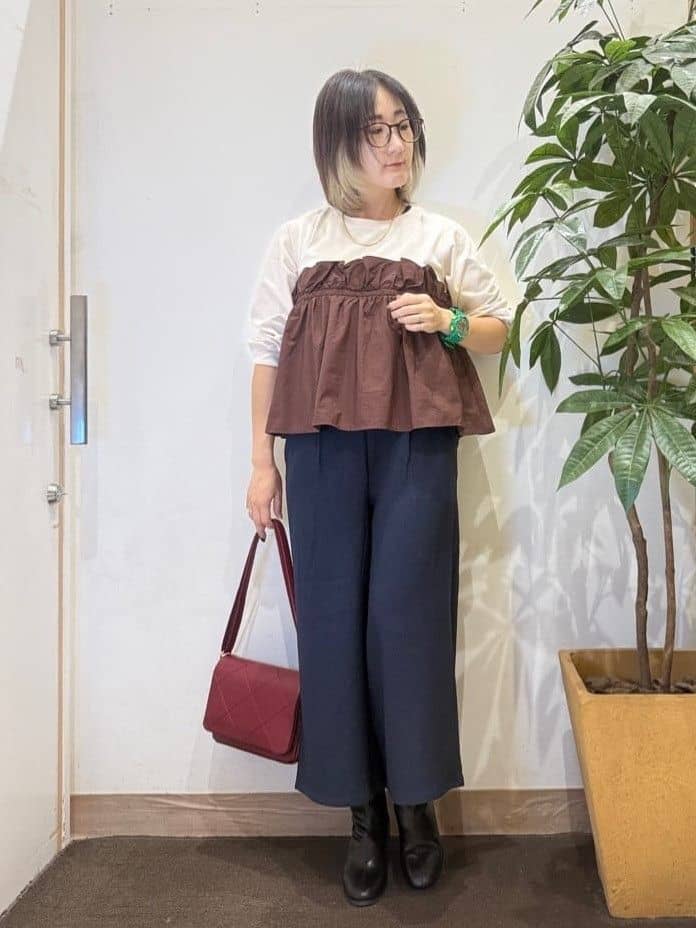 misakiさんの「SHOO･LA･RUE｜【洗濯機可/S-LL】1枚で華やか フリルドッキングトップス」を使ったコーディネート