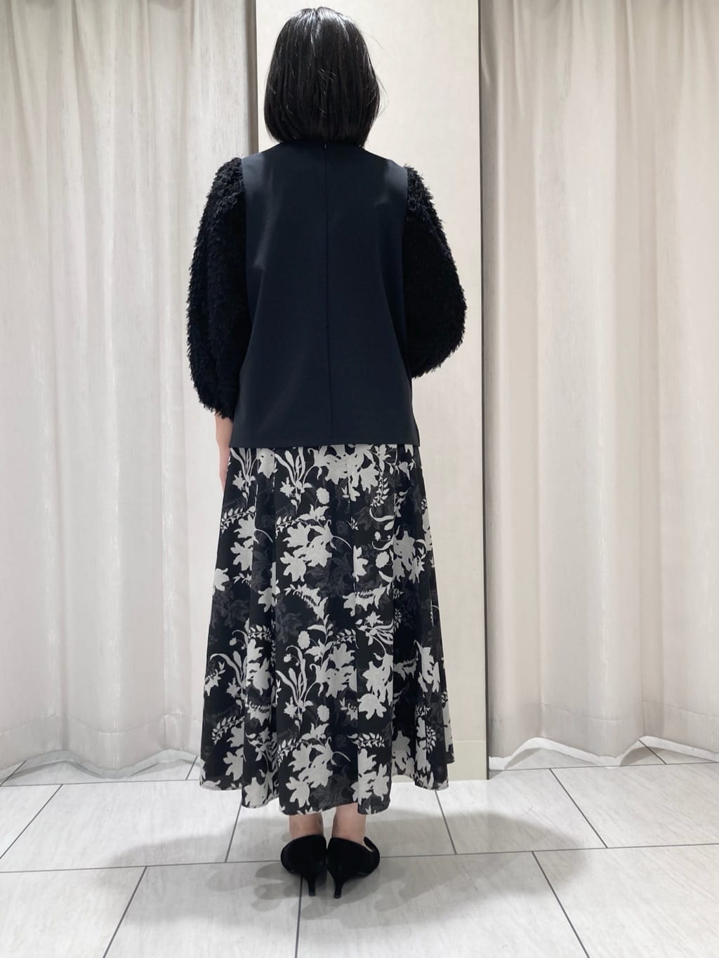 わたなべさんの「UNTITLED｜【丸首/Tシャツ風/短丈】シャギースリーブ ポンチカットソー」を使ったコーディネート
